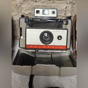 Polaroid Land Camera Automatic 220 - Black and White - untested